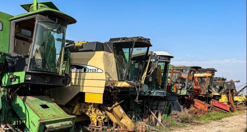 El “cementerio” de cosechadoras de San Benito: el lugar nostálgico que sorprende a los fierreros