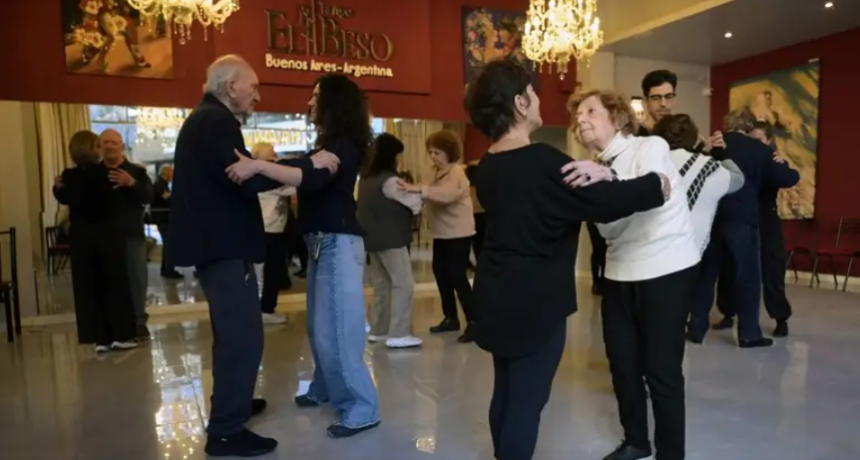 Una neuróloga confirmó que el tango rehabilita a pacientes con párkinson