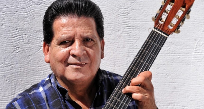 El folclorista que compone mientras hace delivery de empanadas