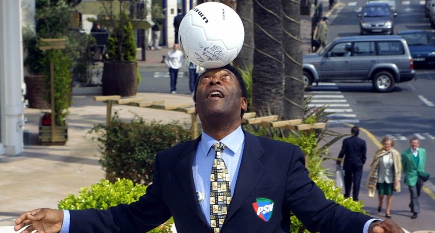 Pelé en celeste y blanco, la obra que vincula al astro brasileño con Argentina