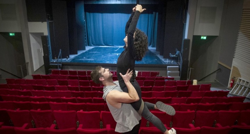 “La lección de anatomía” celebra en la calle Corrientes los 50 años de su estreno