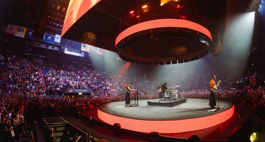 Usted Se&ntilde;&aacute;lemelo cerr&oacute; su gira "Tripolar" con un recital 360&deg; en el Luna Park