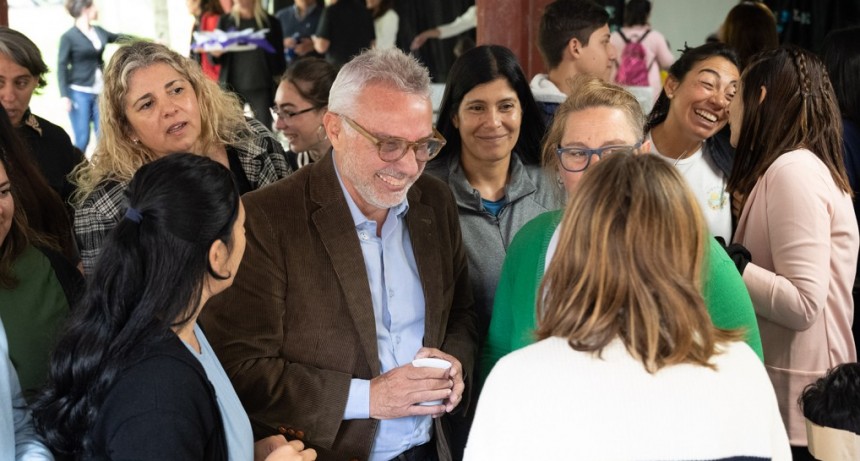 Julio Zamora participó del acto de imposición del nombre 