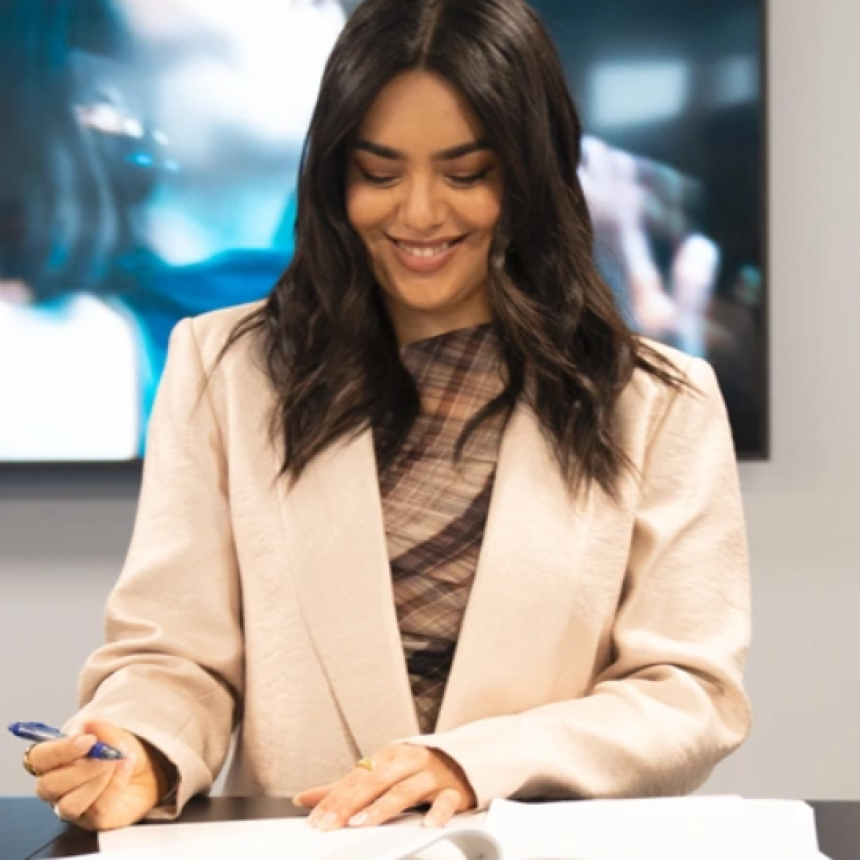 Ángela Leiva firma con FONO y se prepara para conquistar el mundo