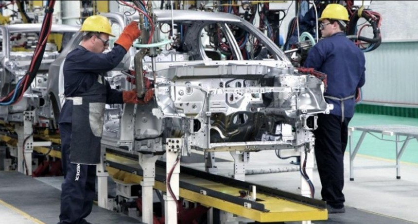 La producción de autos creció un 42% en octubre y las exportaciones subieron casi un 75% interanual