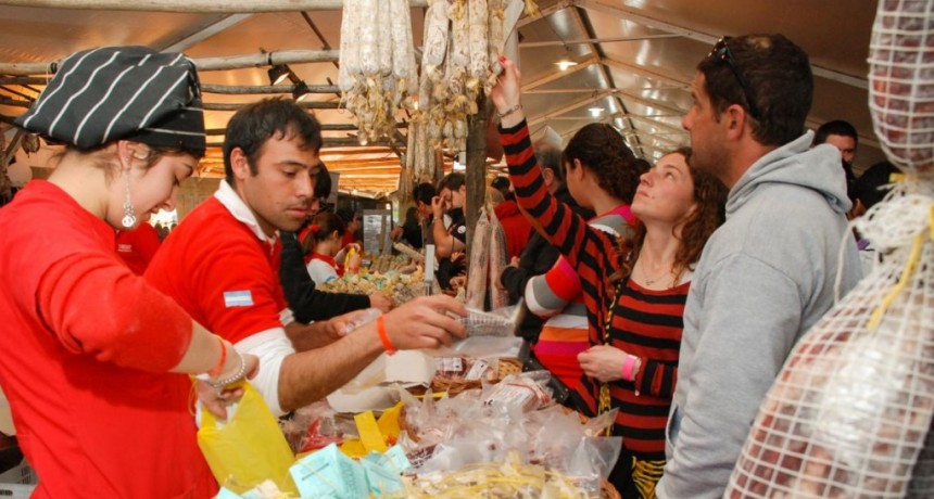 El mes de la tradición trae concursos de asadores, competencias deportivas y festivales