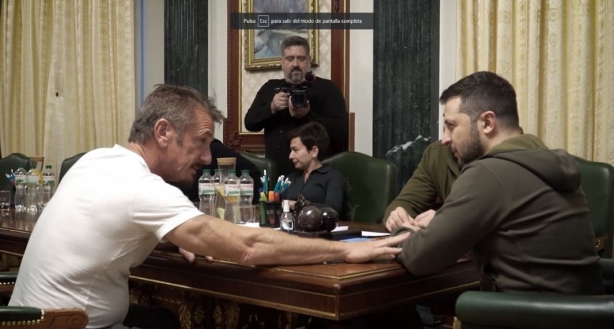 Sean Penn le entregó a Zelenski uno de sus premios Oscar