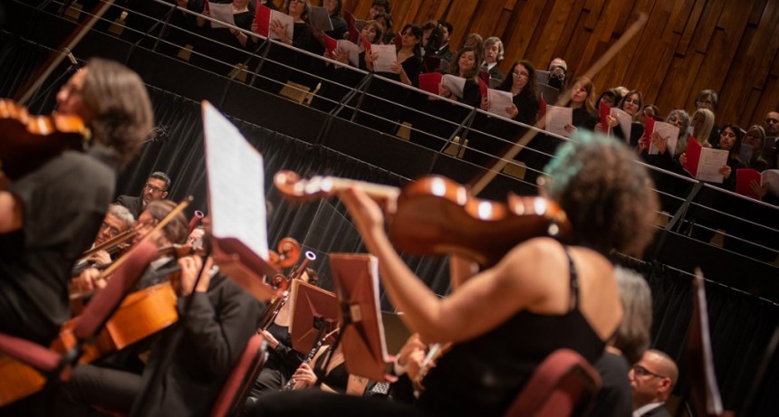 B&eacute;la Bart&oacute;k y Juan Jos&eacute; Castro, por la Orquesta Sinf&oacute;nica Nacional y el Coro Polif&oacute;nico Nacional