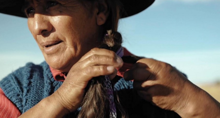 Mujer perseverante: los pasos de un emprendimiento ancestral con perspectiva de género