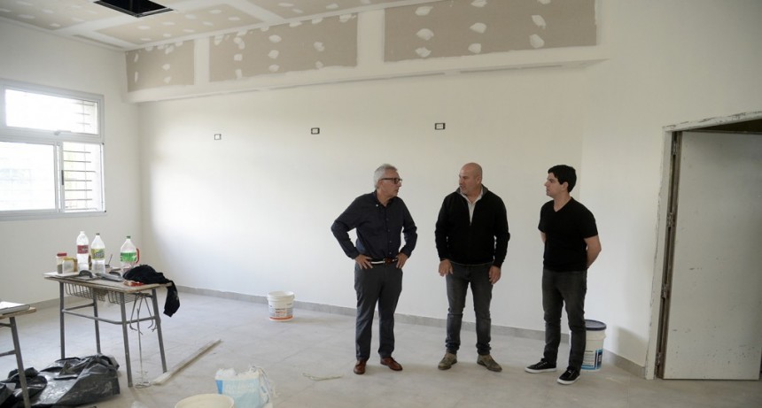 Julio Zamora visitó la obra de ampliación de la Escuela Secundaria N° 32 en Benavídez