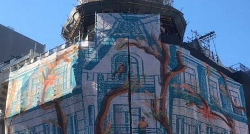 Homenaje a la Democracia y espectáculo lumínico en la fachada del Edificio del Molino