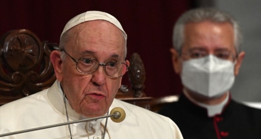 El Papa comparó los centros de refugiados con 