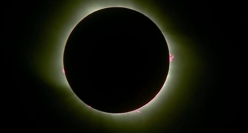 Así fue el impresionante eclipse solar total que oscureció la Antártida