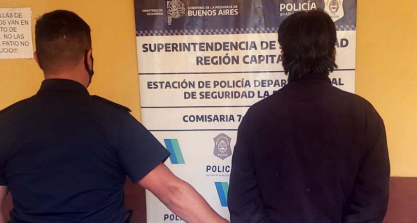 Rescatan a una mujer y su hija que estaban cautivas en la casa de un hombre