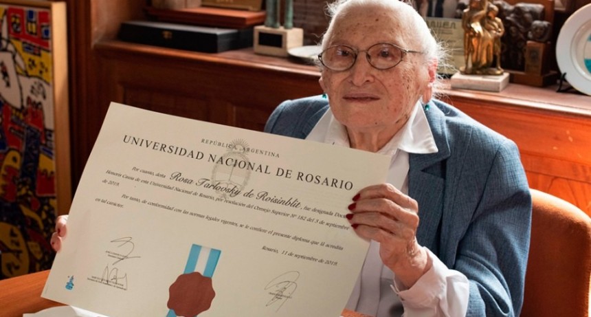 Otorgaron el título de Doctora Honoris Causa a la vicepresidenta de Abuelas de Plaza de Mayo