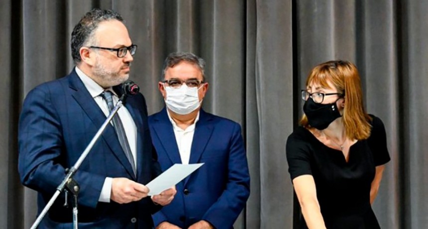  Kulfas le tomó juramento a Fernanda Ávila como secretaria de Minería 