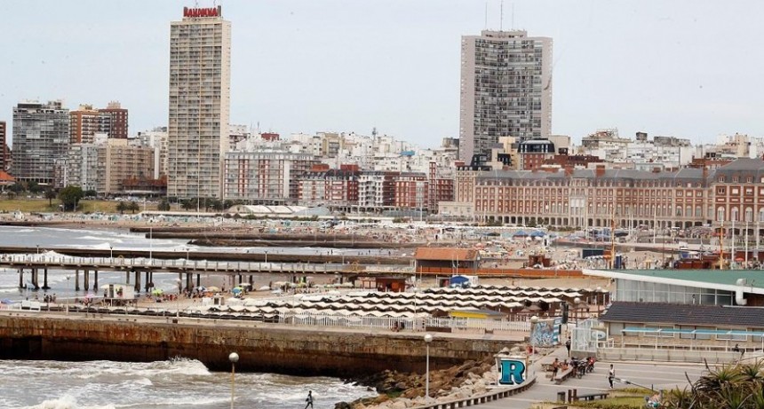 Mar del Plata ofrece playas, espectáculos y gastronomía, en una temporada que ilusiona