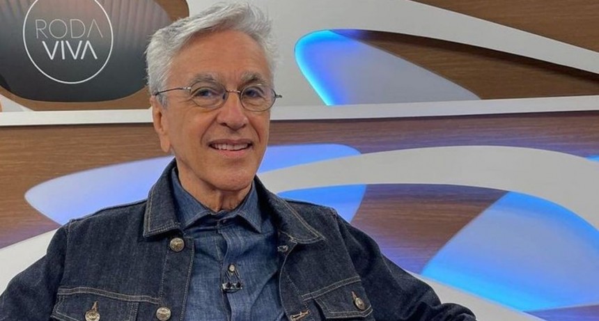 Caetano Veloso informó que tiene coronavirus pero está bien y critica a Bolsonaro