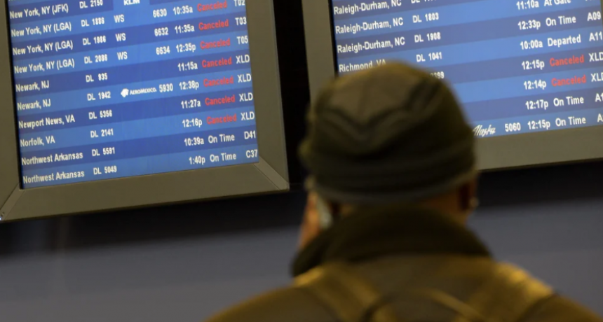 Vuelos para pocos: en dos años de pandemia los pasajes al exterior aumentaron 171% y los de cabotaje 346%