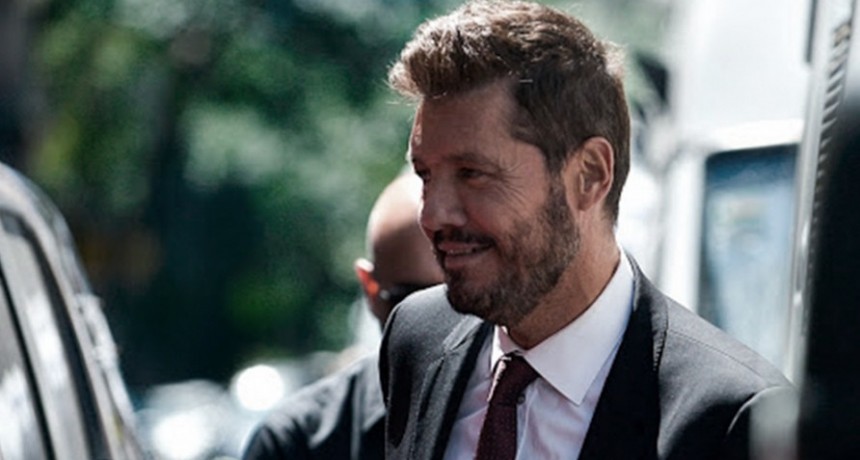 Unos 18 dirigentes, entre ellos Riquelme, acordaron pedirle a Tinelli elecciones