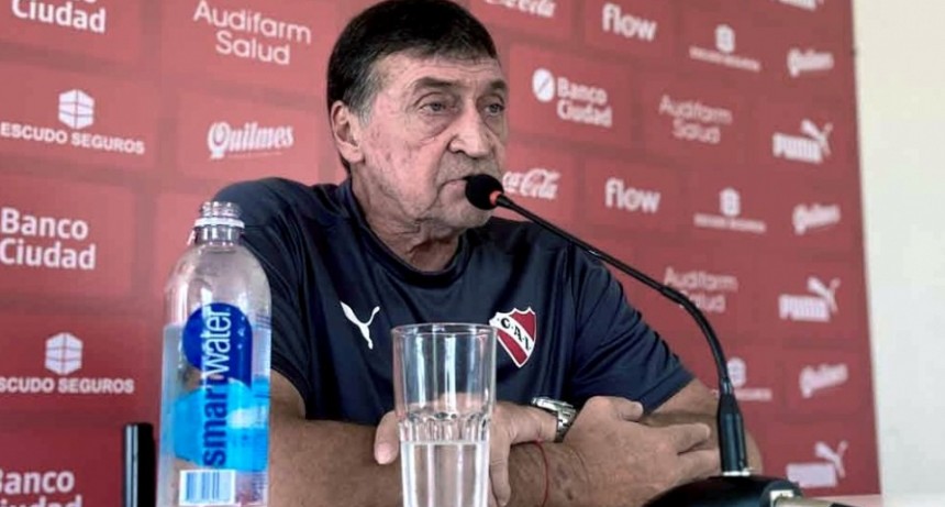 Se oficializó la salida de César Falcioni como entrenador