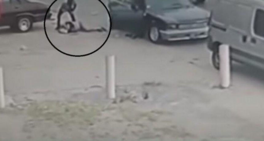 Mató a su expareja y los vecinos lo golpearon cuando intentaba escapar