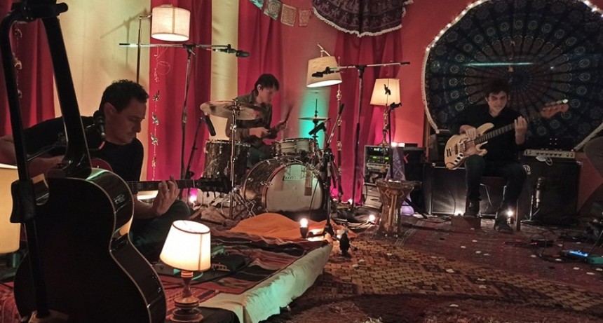 Divididos cerró el año con un mini concierto y una entrevista distendida por Nacional Rock