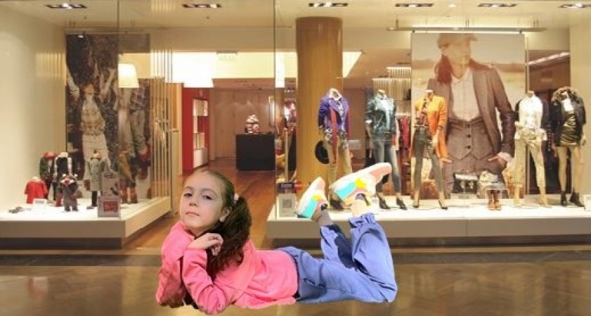 Abril Camaño, una joven de la generación Alpha que irrumpe en la moda, imponiendo su estilo