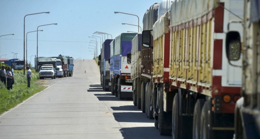 Los costos del transporte de cargas tuvieron un aumento récord en noviembre y superaron un 100% en el año