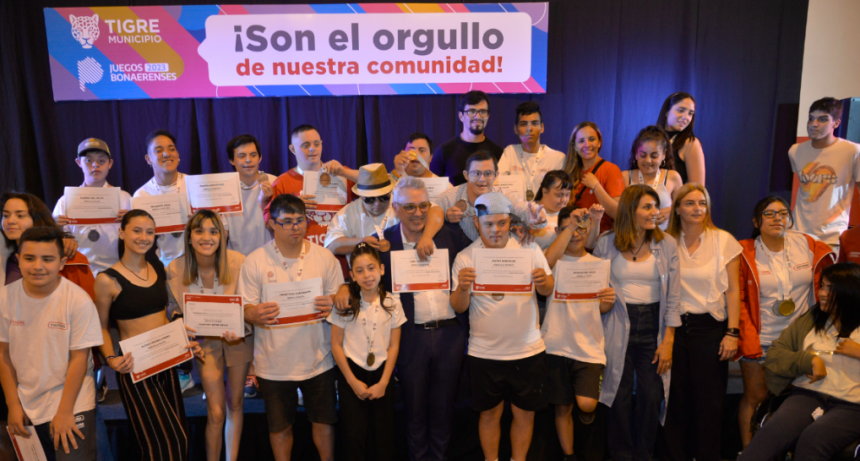 Julio Zamora encabezó el acto de reconocimiento a vecinas y vecinos que participaron de los Juegos Bonaerenses y Juegos Nacionales Evita 2023