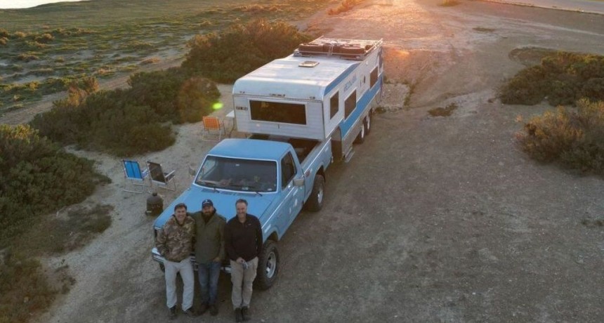 De los campos de Areco a Alaska: la aventura de tres amigos que recorrerán América en una pick up 1981
