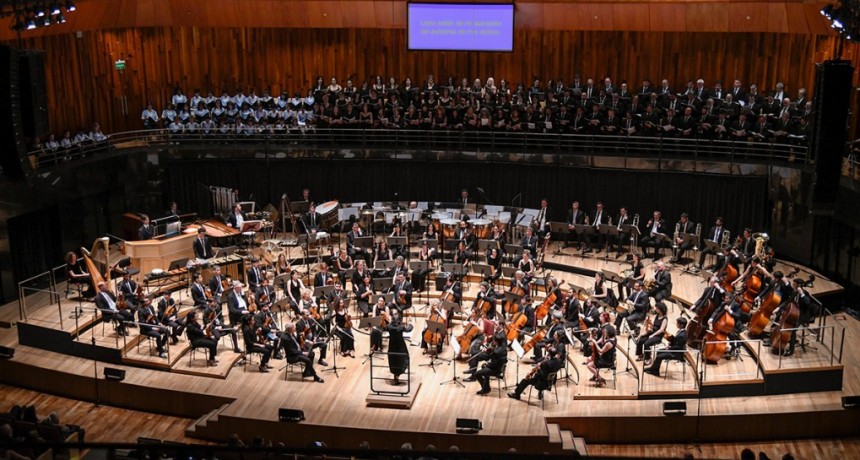 Carmina Burana, de Orff, por la Orquesta Sinfónica Nacional, Coro Polifónico Nacional y Coro Nacional de Niños