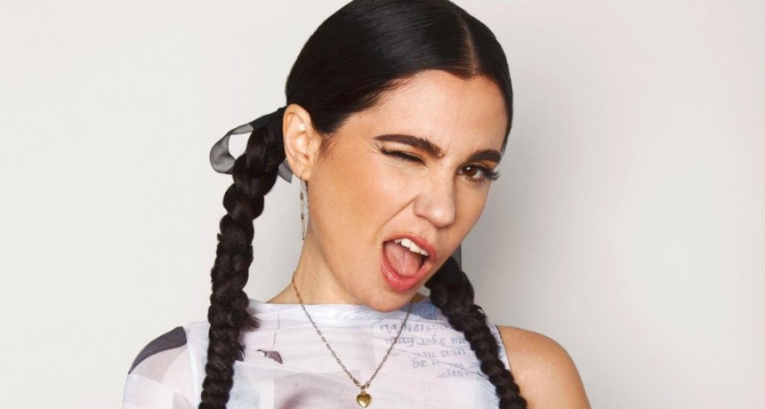 Javiera Mena: Lo político del pop es generar una isla donde conectar con tu alma en una era oscura