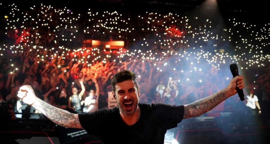 El cantante asturiano Melendi vuelve al país y se presentará en el Movistar Arena